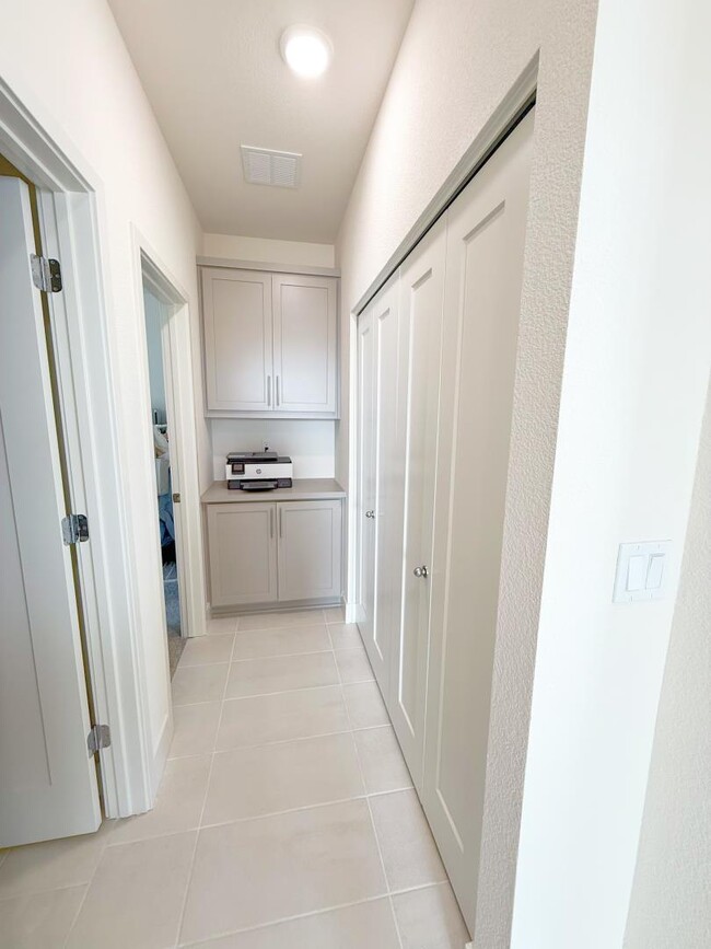 Building Photo - 9776 Seawind Wy