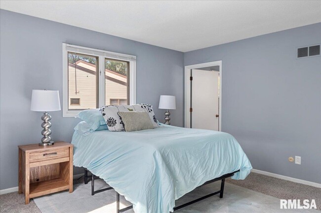 Building Photo - 2008 Jeanette Ln