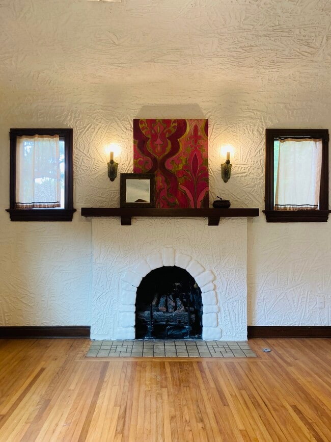 Building Photo - 204 Montclair Ave