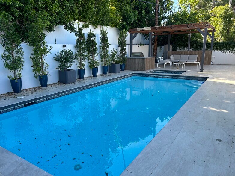 Building Photo - 4912 Alonzo Ave