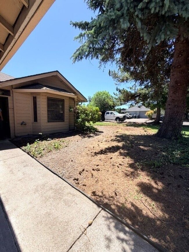 Building Photo - Charming 3-Bedroom Home with Garage & Lawn Care Included
