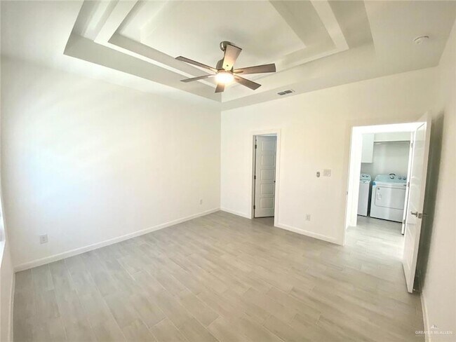 Building Photo - 1621 W Smt Dr