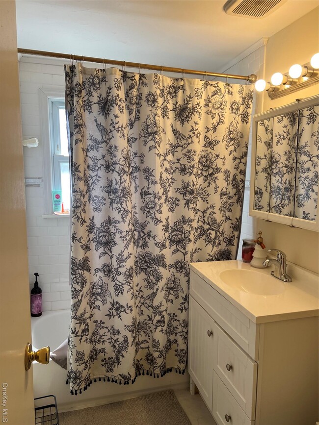 Building Photo - 644 E Olive St