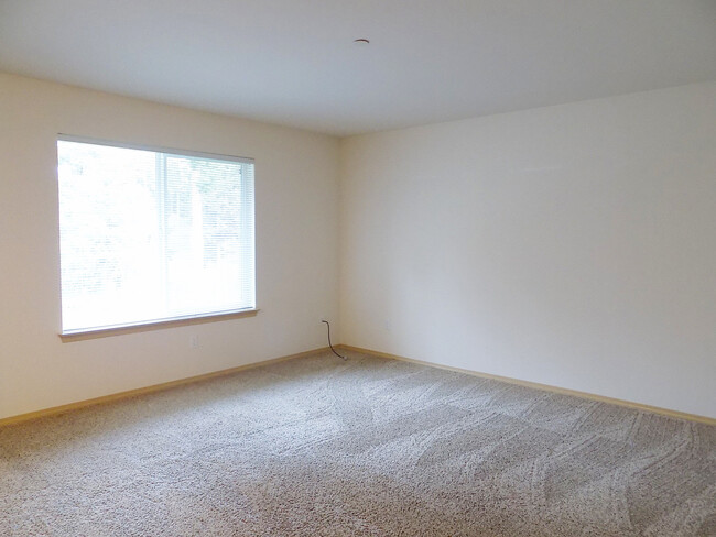 Building Photo - Roomy 2 Bedroom Condo With Washer & Dryer!...