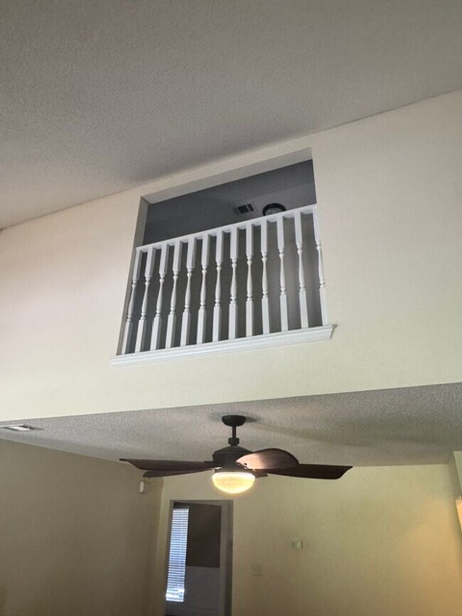Building Photo - Spacious 4 Bedroom in South Crestview!