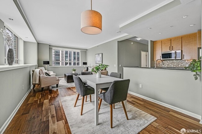 Building Photo - 400 Beale St