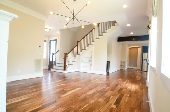 Building Photo - 8610 Ashland Way