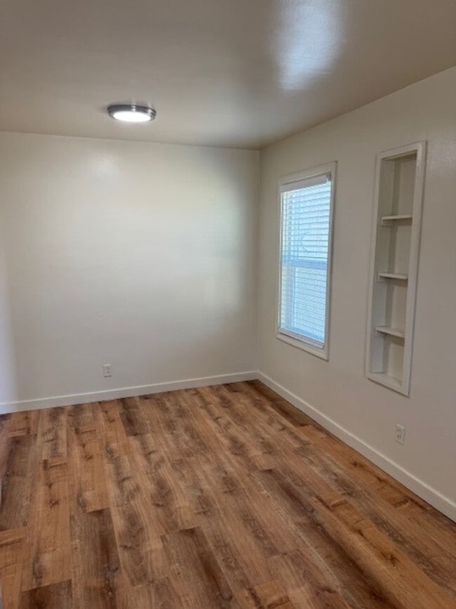 Building Photo - Downtown Home with One Car Garage and Fenced Backyard