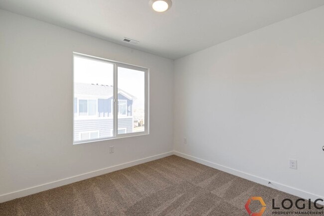 Building Photo - 3948 N Eagle Pt Ln