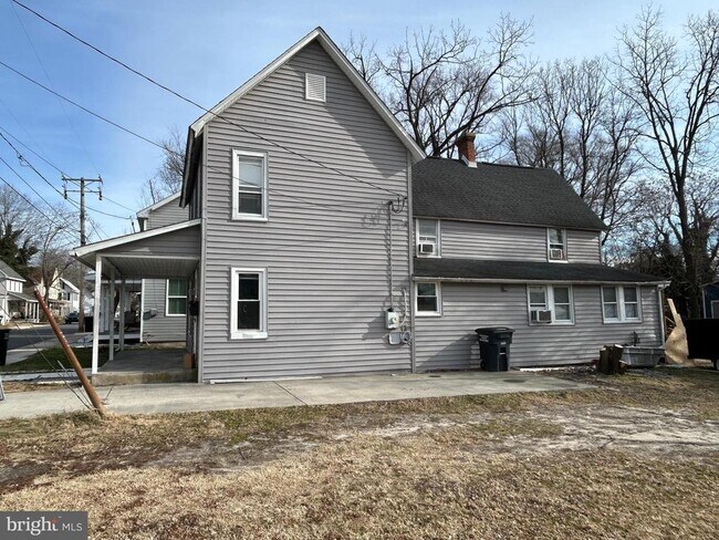 Building Photo - 234 W 7th St