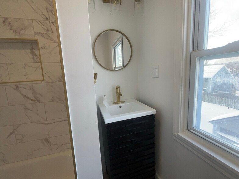 Building Photo - 1706 Davidson St