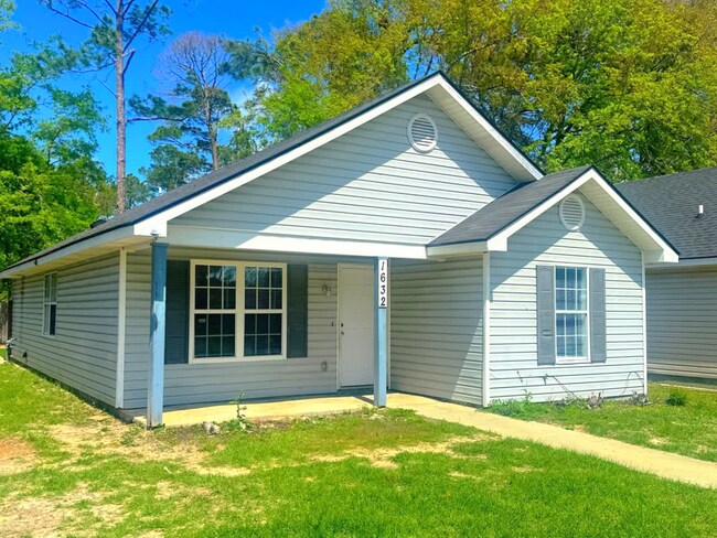 Building Photo - 1632 Lexington Cir