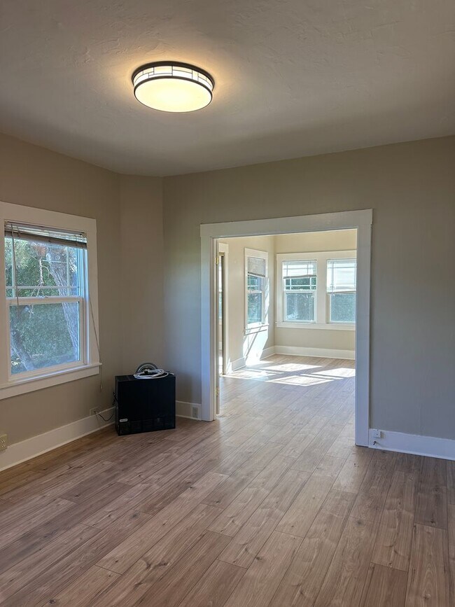 Building Photo - 1019 E 33rd St