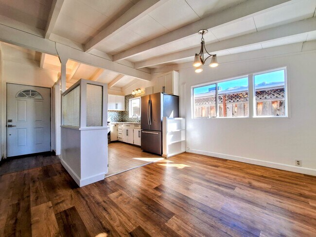 Building Photo - Refurbished 3bd Single Story House With Carport & Large Yards