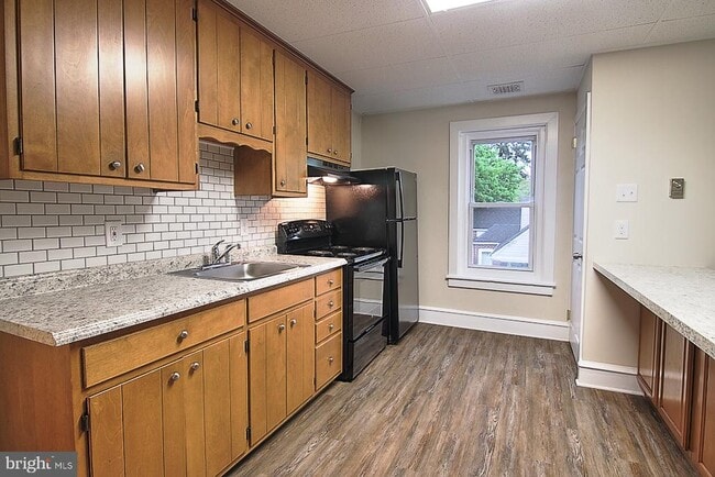 Building Photo - 658 S Reading Ave