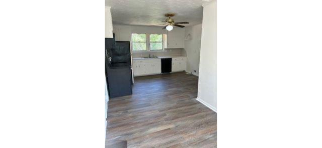 Building Photo - 513 Center St