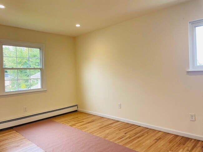 Building Photo - 18 William St