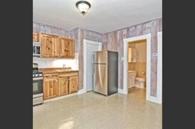 Building Photo - 25 R Saunders St