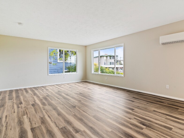 Building Photo - 2617 E McLoughlin Blvd