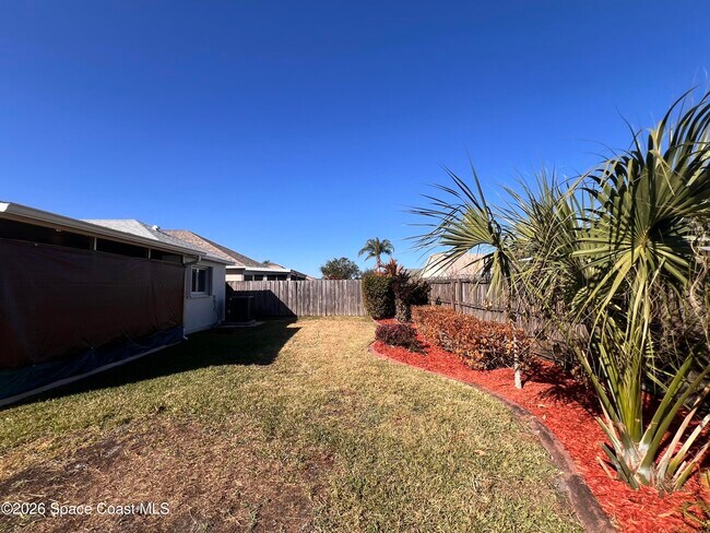 Building Photo - 2565 Ventura Cir