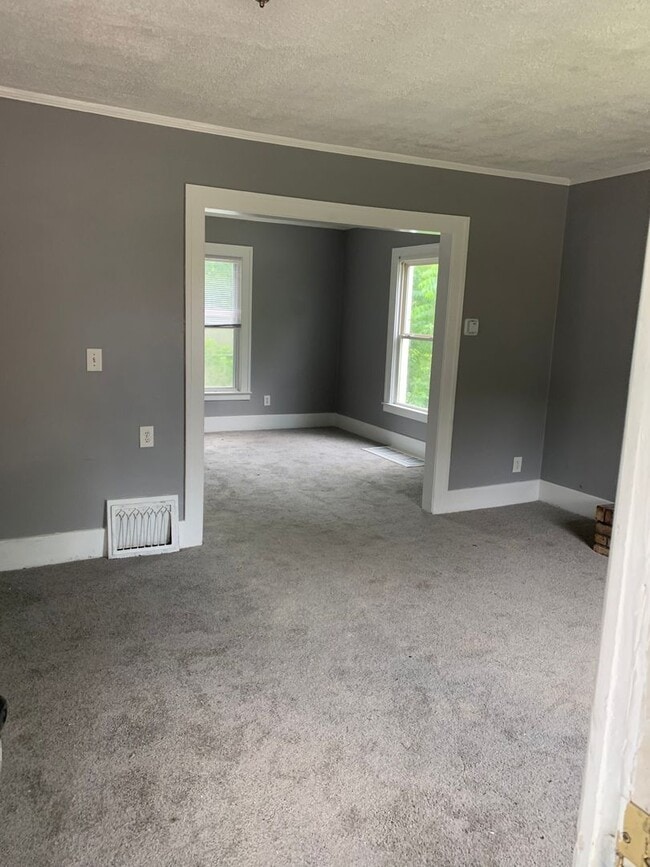 Building Photo - 3 Bedroom Home In Pontiac