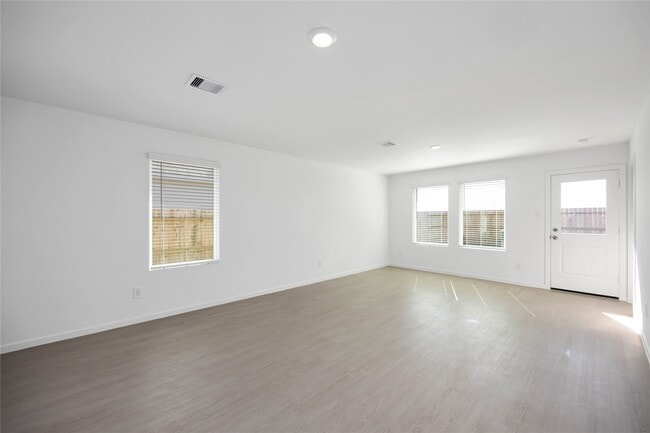 Building Photo - 4915 Esperanza Ter Dr