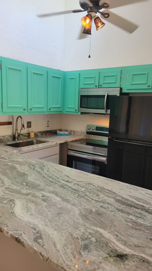 Building Photo - Annual UNfurnished renovated 2/1 condo dow...