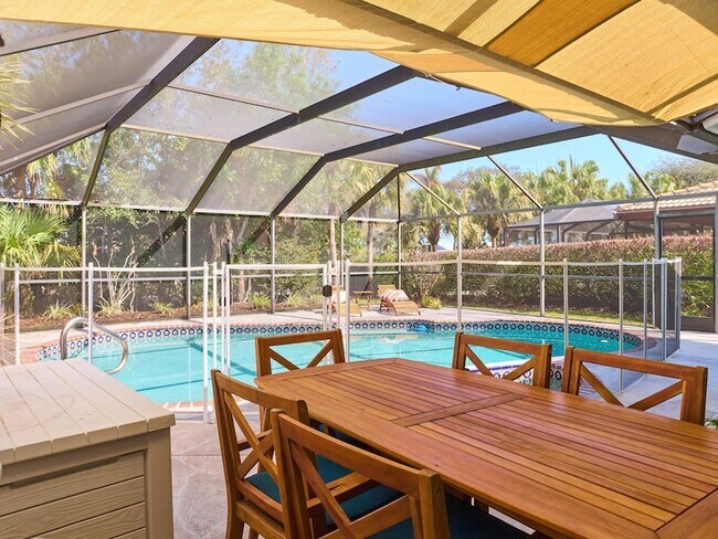 Building Photo - 2281 SW Starling Dr