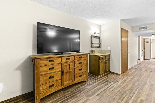 Building Photo - 214 Metz Dr