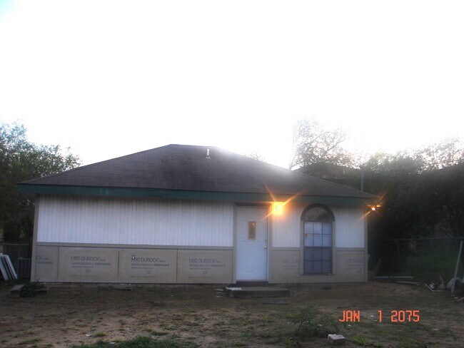Building Photo - 3113 E Ash St