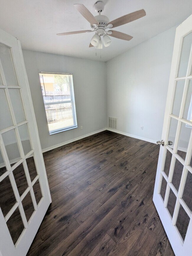 Building Photo - Welcome to Your Next Home in Port Orange!