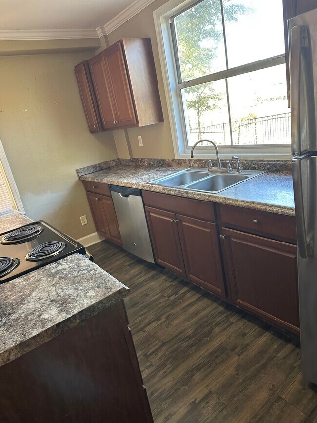 Building Photo - 229 S Lipona Rd