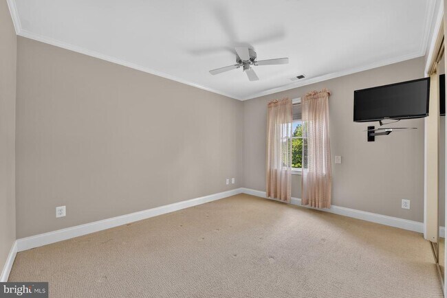Building Photo - 1022 Delf Dr