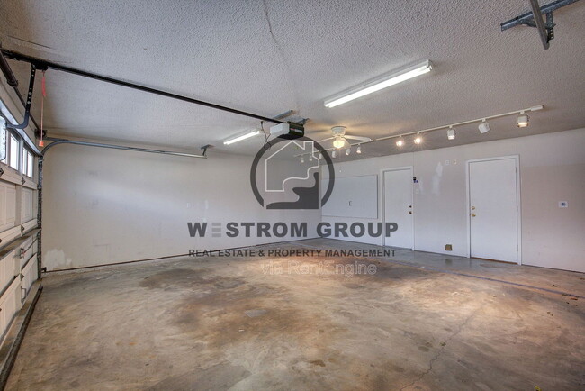 Building Photo - 6452 Waverly Way