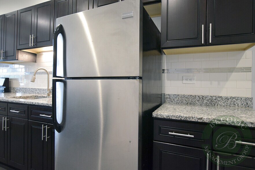 Building Photo - 4707 N Albany Ave