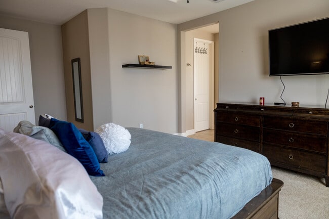 Building Photo - 617 Copper Ridge Way