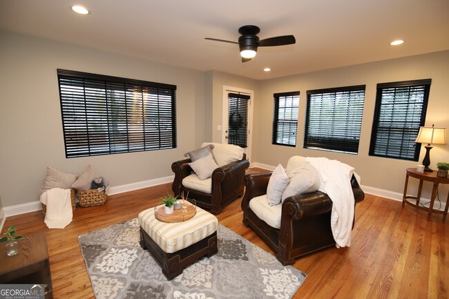 Building Photo - 1007 Vernon St