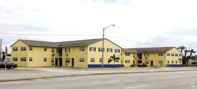 Primary Photo - Blue Heron Apartments