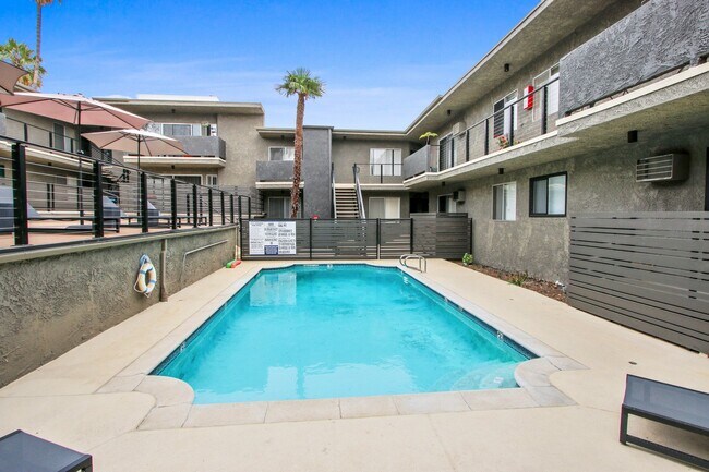Primary Photo - 10795 Woodbine