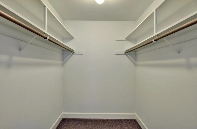 Building Photo - 938 Clark Ave