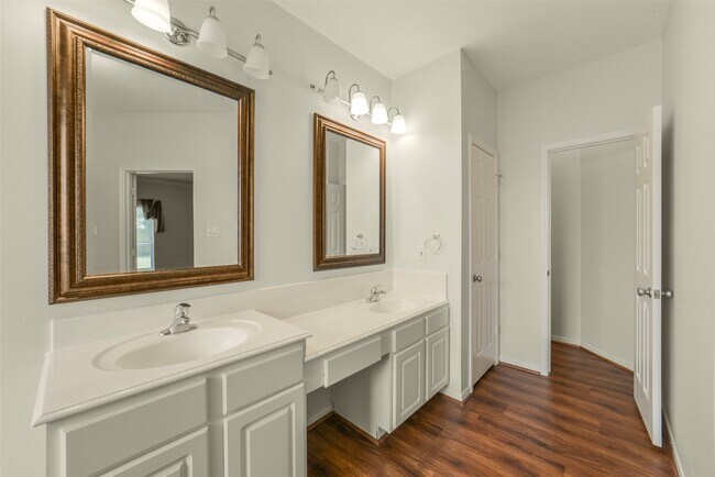 Building Photo - 2414 Falcon Knoll Ln