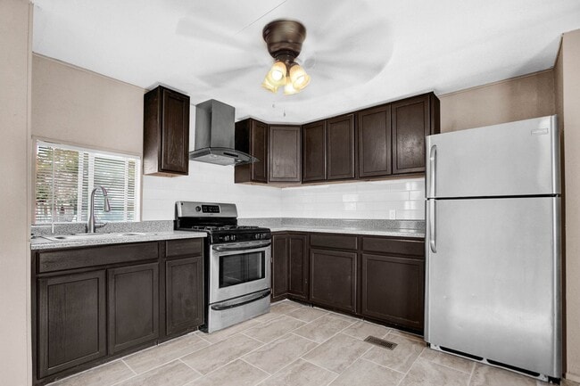 Building Photo - Incredible 3 bedroom, 1 1/2 bath mobile ho...