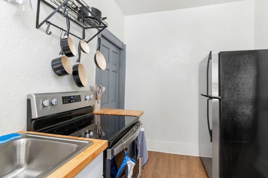 Building Photo - 728 Johnson Ave