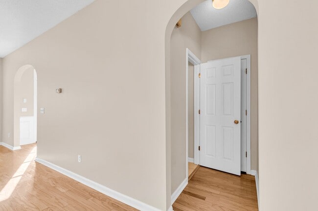 Building Photo - 16 Bushwood Dr