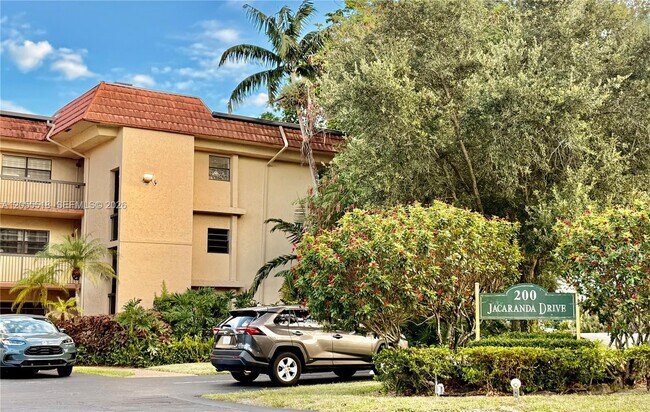 Building Photo - 200 Jacaranda Country Club Dr