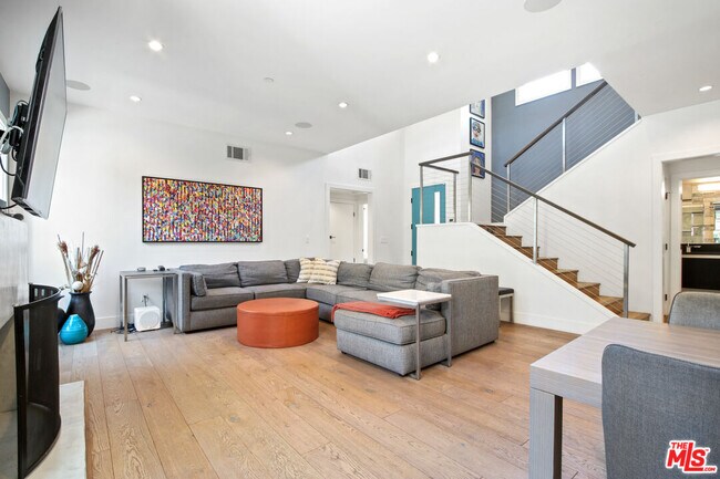 Building Photo - 4312 Mentone Ave