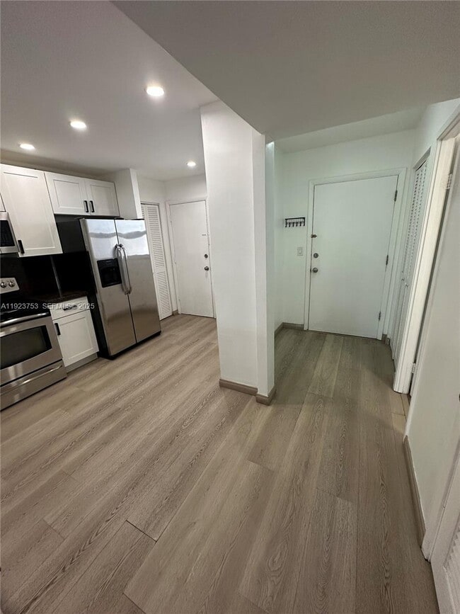 Building Photo - 1660 NE 191st St