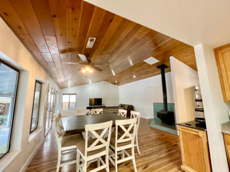 Building Photo - 3640 Elizabeth Way