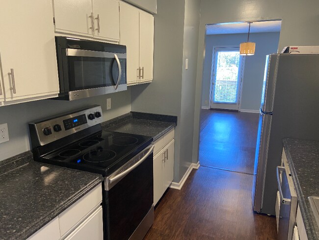 Building Photo - 3134 High Ridge Dr