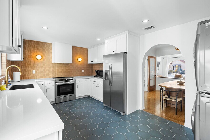 Building Photo - 3758 Gaviota Ave